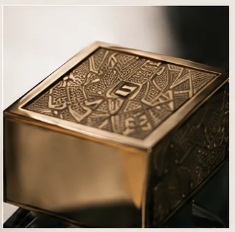 Macro van de gegraveerde gouden dop van Ambition